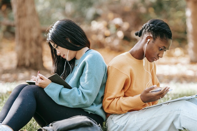 does listening to music while doing homework affect your grade in school